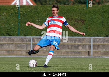 Le club de Brandon Mechele se bat pour le ballon lors d'un match amical, le premier de la nouvelle saison 2018-2019 pour le Club Brugge, entre KFC Heist et le Club Brugge, à Heist-aan-Zee, le vendredi 22 juin 2018. BELGA PHOTO KURT DESPLENTER Banque D'Images