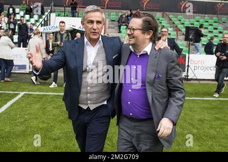 Thierry Dailly, président de RWDM, et Marc Coucke, président d'Anderlecht, ont photographié au début d'un match amical, le premier de la nouvelle saison 2018-2019 pour Anderlecht, entre RWDM et RSC Anderlecht, à Bruxelles, le vendredi 22 juin 2018. BELGA PHOTO LAURIE DIEFFEMBACQ Banque D'Images