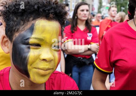 Écran géant pour les supporters de football et pour les familles du cadran sur la place Dumont. Ecran géant a la place Dumont pour le mondial de football - rassemblement populaire des supporters des diables rouges. 23/06/2018 Banque D'Images