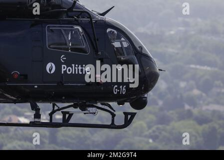Le roi Philippe - Filip de Belgique pilote un hélicoptère à l'occasion de la célébration du 25th anniversaire du département du soutien aérien de la police fédérale, à Melsbroek, le mardi 26 juin 2018. BELGA PHOTO THIERRY ROGE Banque D'Images