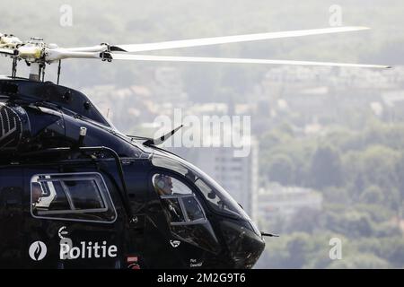 Le roi Philippe - Filip de Belgique pilote un hélicoptère à l'occasion de la célébration du 25th anniversaire du département du soutien aérien de la police fédérale, à Melsbroek, le mardi 26 juin 2018. BELGA PHOTO THIERRY ROGE Banque D'Images