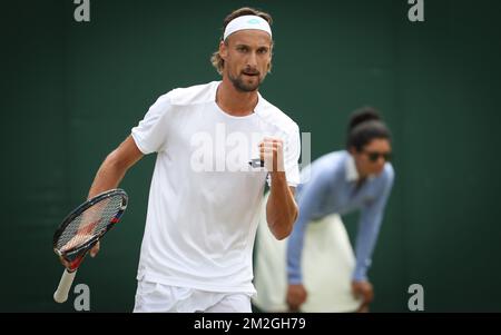 Belge Ruben Bemelmans célèbre lors de la poursuite d'un match de tennis entre Belge Ruben Bemelmans (ATP 104) et US John Isner (ATP 10), au deuxième tour des singles masculin du tournoi de tennis de Wimbledon en 2018 au All England tennis Club, dans le sud-ouest de Londres, en Grande-Bretagne, Jeudi 05 juillet 2018. Hier soir, le match a été suspendu dans la cinquième série en raison de la pluie. BELGA PHOTO VIRGINIE LEFOUR Banque D'Images