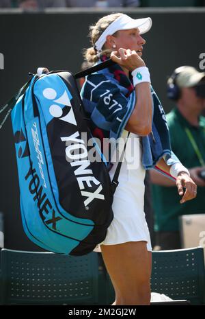 Le Belge Yanina Wickmayer part après un match de tennis entre le Belge Yanina Wickmayer (WTA 102) et le Croate Donna Vekic (WTA 55), lors d'une troisième manche des femmes célibataires lors du tournoi de tennis de Wimbledon 2018 au All England tennis Club, dans le sud-ouest de Londres, en Grande-Bretagne, vendredi 06 juillet 2018. BELGA PHOTO VIRGINIE LEFOUR Banque D'Images