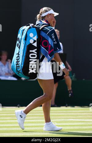 Le Belge Yanina Wickmayer part après un match de tennis entre le Belge Yanina Wickmayer (WTA 102) et le Croate Donna Vekic (WTA 55), lors d'une troisième manche des femmes célibataires lors du tournoi de tennis de Wimbledon 2018 au All England tennis Club, dans le sud-ouest de Londres, en Grande-Bretagne, vendredi 06 juillet 2018. BELGA PHOTO VIRGINIE LEFOUR Banque D'Images