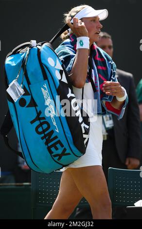 Le Belge Yanina Wickmayer part après un match de tennis entre le Belge Yanina Wickmayer (WTA 102) et le Croate Donna Vekic (WTA 55), lors d'une troisième manche des femmes célibataires lors du tournoi de tennis de Wimbledon 2018 au All England tennis Club, dans le sud-ouest de Londres, en Grande-Bretagne, vendredi 06 juillet 2018. BELGA PHOTO VIRGINIE LEFOUR Banque D'Images