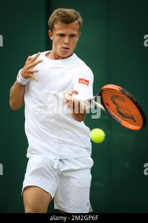 Belge Arnaud Bovy photographié en action lors d'un match de tennis entre Belge Arnaud Bovy et Français Harold Mayot, dans la deuxième ronde des garçons célibataires au tournoi de tennis grand slam de Wimbledon 2018 au All England tennis Club, dans le sud-ouest de Londres, en Grande-Bretagne, le mardi 10 juillet 2018. BELGA PHOTO VIRGINIE LEFOUR Banque D'Images