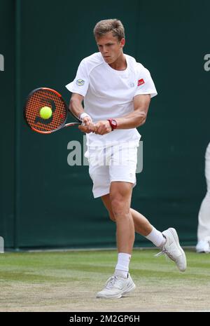 Belge Arnaud Bovy photographié en action lors d'un match de tennis entre Belge Arnaud Bovy et Français Harold Mayot, dans la deuxième ronde des garçons célibataires au tournoi de tennis grand slam de Wimbledon 2018 au All England tennis Club, dans le sud-ouest de Londres, en Grande-Bretagne, le mardi 10 juillet 2018. BELGA PHOTO VIRGINIE LEFOUR Banque D'Images