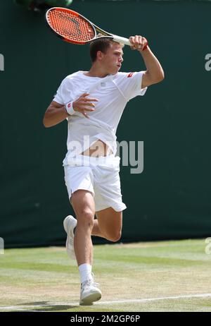 Belge Arnaud Bovy photographié en action lors d'un match de tennis entre Belge Arnaud Bovy et Français Harold Mayot, dans la deuxième ronde des garçons célibataires au tournoi de tennis grand slam de Wimbledon 2018 au All England tennis Club, dans le sud-ouest de Londres, en Grande-Bretagne, le mardi 10 juillet 2018. BELGA PHOTO VIRGINIE LEFOUR Banque D'Images