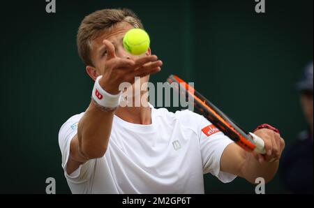 Belge Arnaud Bovy photographié en action lors d'un match de tennis entre Belge Arnaud Bovy et Français Harold Mayot, dans la deuxième ronde des garçons célibataires au tournoi de tennis grand slam de Wimbledon 2018 au All England tennis Club, dans le sud-ouest de Londres, en Grande-Bretagne, le mardi 10 juillet 2018. BELGA PHOTO VIRGINIE LEFOUR Banque D'Images