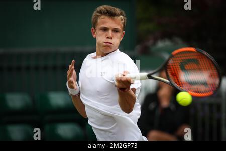 Belge Arnaud Bovy photographié en action lors d'un match de tennis entre Belge Arnaud Bovy et Français Harold Mayot, dans la deuxième ronde des garçons célibataires au tournoi de tennis grand slam de Wimbledon 2018 au All England tennis Club, dans le sud-ouest de Londres, en Grande-Bretagne, le mardi 10 juillet 2018. BELGA PHOTO VIRGINIE LEFOUR Banque D'Images