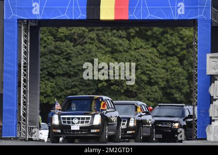 La délégation présidentielle avec la voiture d'État "la Bête" photographiée lors des arrivées d'un sommet de l'alliance militaire de l'OTAN (Organisation du Traité de l'Atlantique Nord), mercredi 11 juillet 2018, à Bruxelles. BELGA PHOTO ERIC LALMAND Banque D'Images