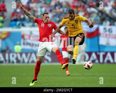 Phil Jones d'Angleterre et Jan Vertonghen de Belgique photographiés en action lors d'un match de football entre l'équipe nationale belge des Red Devils et l'Angleterre, troisième place de la coupe du monde de la FIFA 2018, samedi 14 juillet 2018 à Saint-Pétersbourg, Russie. BELGA PHOTO BRUNO FAHY Banque D'Images