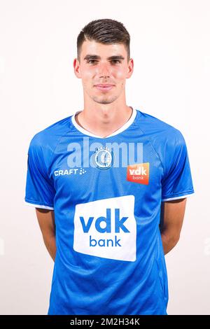 Thibault de Smet de Gand pose pour le photographe lors de la séance photo de la saison 2018-2019 de l'équipe belge de football de première ligue KAA Gent, lundi 16 juillet 2018 à Gand. BELGA PHOTO JAMES ARTHUR GEKIERE Banque D'Images
