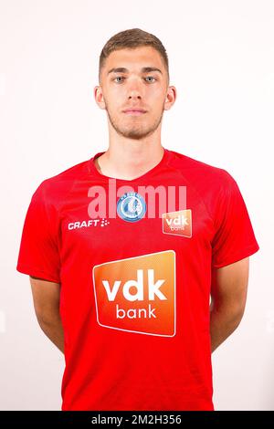Jari de Busser, gardien de but de Gent, pose pour le photographe lors de la séance photo de la saison 2018-2019 de l'équipe belge de football de première ligue KAA Gent, le lundi 16 juillet 2018 à Gent. BELGA PHOTO JAMES ARTHUR GEKIERE Banque D'Images
