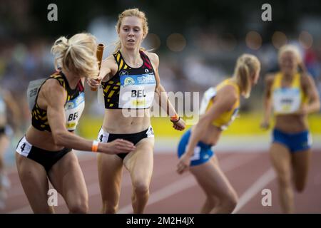 Hanne Claes Belge et Margo Van Puyvelde Belge photographiés en action pendant le relais femmes 4x400m lors de l'édition 39th de la réunion d'athlétisme 'Nacht van de Atletiek (EA Classic Meeting), samedi 21 juillet 2018, à Heusden-Zolder. BELGA PHOTO JASPER JACOBS Banque D'Images