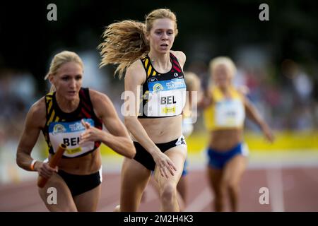 Hanne Claes Belge et Margo Van Puyvelde Belge photographiés en action pendant le relais femmes 4x400m lors de l'édition 39th de la réunion d'athlétisme 'Nacht van de Atletiek (EA Classic Meeting), samedi 21 juillet 2018, à Heusden-Zolder. BELGA PHOTO JASPER JACOBS Banque D'Images