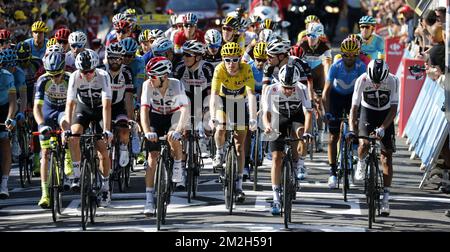 L'illustration montre l'arrivée du peloton pendant la phase 15th dans l'édition 105th de la course cycliste Tour de France, de Millau à Carcassonne (181,5km), France, dimanche 22 juillet 2018. Le Tour de France de cette année se déroule de 7 juillet à 29 juillet. BELGA PHOTO YUZURU SUNADA - FRANCE SORTIE Banque D'Images