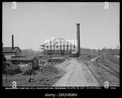 Service de distribution, station de pompage d'Arlington, avancement de la construction, mur sud, Arlington, Masse, 15 avril 1907 , travaux d'eau, stations de pompage, chantiers de construction Banque D'Images