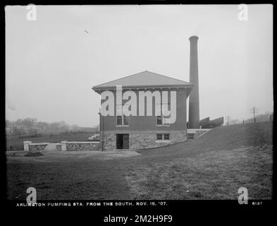 Service de distribution, station de pompage d'Arlington, depuis le sud, Arlington, Mass., 18 novembre 1907 , travaux d'eau, stations de pompage, construction terminée Banque D'Images