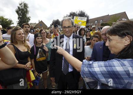 Président de Catalogne Quim Torra (C) photographié lors des célébrations à l'occasion du retour en Belgique du politicien catalan Puigdemont, samedi 28 juillet 2018 à Waterloo. L’Espagne avait abandonné les mandats d’arrêt européens contre le président régional catalan Puigdemont, qui avait été imposé après l’organisation d’un référendum sur l’indépendance de la Catalogne en septembre dernier. BELGA PHOTO NICOLAS MATERLINCK Banque D'Images