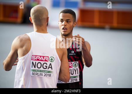 Artur Noga polonais et l'athlète belge Michael Obasuyi photographiés après la demi-finale de la course masculine de 110m haies aux championnats d'athlétisme européens, à Berlin, en Allemagne, le vendredi 10 août 2018. Les championnats européens d'athlétisme se tiennent à Berlin du 07 au 12 août. BELGA PHOTO JASPER JACOBS Banque D'Images