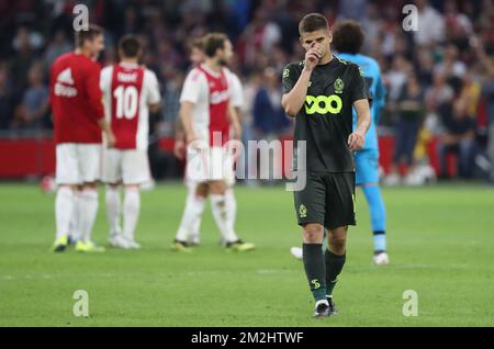 Le Razvan Marin de Standard semble abattu après un match de football entre le club hollandais AFC Ajax et l'équipe belge Standard de Liège, mardi 14 août 2018 à Amsterdam, aux pays-Bas, le match de retour du troisième tour de qualification de la Ligue des champions de l'UEFA. La première jambe a donné lieu à un tirage de 2-2. BELGA PHOTO VIRGINIE LEFOUR Banque D'Images