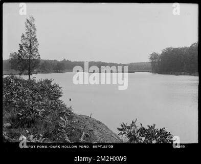 Service de distribution, réservoir de bassin à faible service, étang Dark Hollow, Stoneham, Mass., 22 septembre, 1903 , ouvrages d'eau, réservoirs, structures de distribution d'eau Banque D'Images