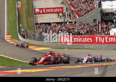 Sebastian Vettel, pilote allemand de Ferrari, et Esteban Ocon, pilote français de Force India, photographiés en action lors de la course du Grand Prix de Formule 1 de Spa-Francorchamps, à Spa-Francorchamps, dimanche 26 août 2018. BELGA PHOTO BRUNO FAHY Banque D'Images