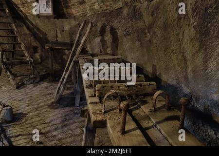 Medieval torture instruments / wooden torture rack in the Château de Bouillon Castle, Luxembourg Province, Belgian Ardennes, Belgium | Instruments de torture dans le Château de Bouillon, Luxembourg, Ardennes, Belgique 22/08/2018 Stock Photo