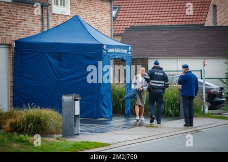 L'illustration montre le lieu d'un drame familial où une femme a tué ses trois enfants, à Varsenare, Jabbeke, le mercredi 29 août 2018. La police a arrêté la femme après avoir essayé de se suicider. BELGA PHOTO KURT DESPLENTER Banque D'Images