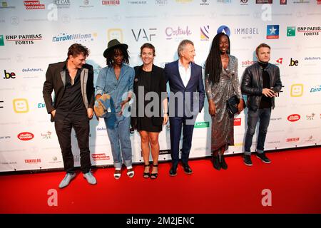 Le film 'Engel' avec l'écrivain Dimitri Verhulst (L), l'actrice Fatou n'Diaye (2L) et le réalisateur Koen Mortier (3R) photographiés lors de la soirée d'ouverture de l'édition 12th du festival du film d'Ostende, vendredi 07 septembre 2018. BELGA PHOTO KURT DESPLENTER Banque D'Images