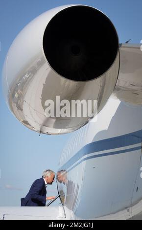 Le Vice-Premier Ministre et Ministre des Affaires étrangères Didier Reynders emprunte un avion pour se rendre du Cap à Johannesburg le quatrième jour d'une visite diplomatique du Ministre belge des Affaires étrangères dans divers pays africains, dimanche 09 septembre 2018 à Cape Town, Afrique du Sud. BELGA PHOTO BENOIT DOPPAGNE Banque D'Images