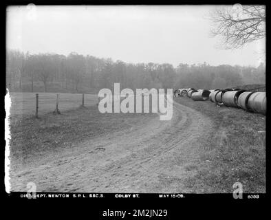 Service de distribution, conduites d'alimentation, section 3, rue Colby, Newton, Masse, 15 mai 1903 , travaux d'eau, conduits de tuyaux, chantiers de construction Banque D'Images