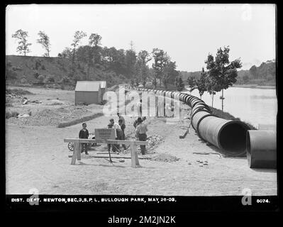 Service de distribution, conduites d'alimentation, section 3, Bullough Park, Newton, Masse, 26 mai 1903 , travaux d'eau, conduits de tuyaux, chantiers de construction Banque D'Images