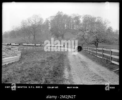 Service de distribution, conduites d'alimentation, section 3, rue Colby, Newton, Masse, 14 mai 1903 , travaux d'eau, conduits de tuyaux, chantiers de construction Banque D'Images