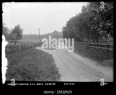 Service de distribution, conduites d'alimentation, section 3, rue Colby, Newton, Masse, 14 mai 1903 , travaux d'eau, conduits de tuyaux, chantiers de construction Banque D'Images