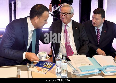Taoiseach irlandais Leo Varadkar (Premier ministre) et le président de la Commission européenne Jean-Claude Juncker photographiés lors d'un sommet informel des chefs d'État ou de gouvernement, à Salzbourg, Autriche, le jeudi 20 septembre 2018. Les photos qui seront discutées au sommet incluent la migration et le commerce. BELGA PHOTO DIRK WAEM Banque D'Images