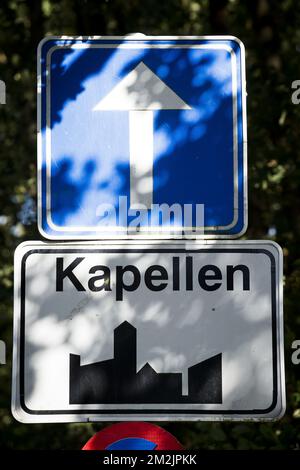 L'illustration montre le nom de la municipalité de Kapellen sur un panneau routier, jeudi 20 septembre 2018. BELGA PHOTO KRISTOF VAN ACCOM Banque D'Images