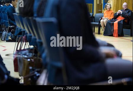 La reine Mathilde de Belgique et le cardinal Timothy Dolan visitent le lycée de la cathédrale toutes filles lors de la session de 73th de l'Assemblée générale des Nations Unies (AGNU 73), à New York (États-Unis d'Amérique), le mardi 25 septembre 2018. BELGA PHOTO BENOIT DOPPAGNE Banque D'Images