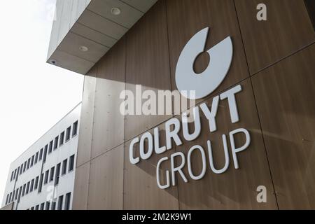 L'illustration montre le logo du Groupe Colruyt lors de l'inauguration de la première station de remplissage d'hydrogène entièrement intégrée, au Groupe Colruyt à Halle, le lundi 08 octobre 2018. BELGA PHOTO THIERRY ROGE Banque D'Images