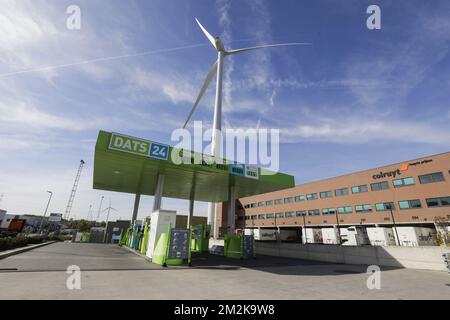 L'illustration montre la station de remplissage Dats 24 lors de l'inauguration de la première station de remplissage d'hydrogène entièrement intégrée, au Groupe Colruyt à Halle, le lundi 08 octobre 2018. BELGA PHOTO THIERRY ROGE Banque D'Images