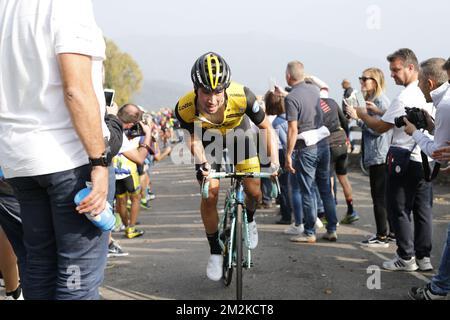 Slovène Primoz Rogall de l'équipe LottoNL-Jumbo photographié en action sur le Muro di Sormano lors de la course de vélo d'une journée il Lombardia 112th 'Tour de Lombardia', à 241 km de Bergame à Côme, en Italie. BELGA PHOTO YUZURU SUNADA FRANCE OUT Banque D'Images