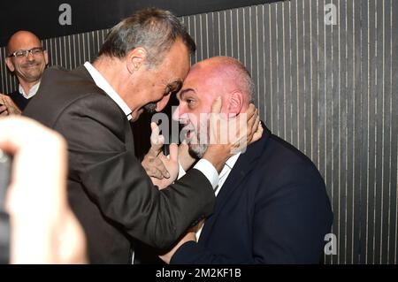 Watermael-Boitsfort / le maire de Watermaal-Bosvoorde Olivier Deleuze et le maire d'Elsene/Ixelles Christos Doulkeridis photographiés lors d'un bureau du parti Vert francophone Ecolo, le lundi 15 octobre 2018 à Bruxelles, après les élections locales et provinciales d'hier en Belgique. BELGA PHOTO LAURIE DIEFFEMBACQ Banque D'Images