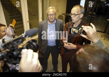 Gent Alderman Rudy Coddens et Gent Alderman Filip Watteeuw parlent à la presse après les négociations pour une nouvelle coalition à Gand, après les élections locales et provinciales de dimanche en Belgique, mardi 16 octobre 2018 à Gand. BELGA PHOTO NICOLAS MATERLINCK Banque D'Images