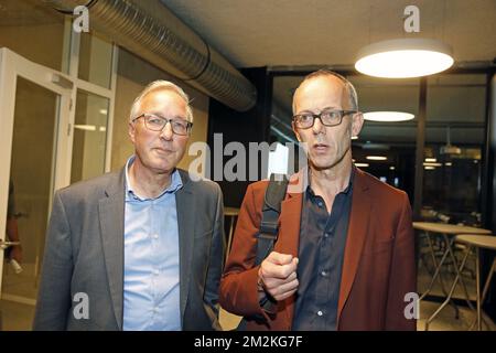 Gent Alderman Rudy Coddens et Gent Alderman Filip Watteeuw photographiés lors des négociations pour une nouvelle coalition à Gent, après les élections locales et provinciales de dimanche en Belgique, mardi 16 octobre 2018 à Gent. BELGA PHOTO NICOLAS MATERLINCK Banque D'Images