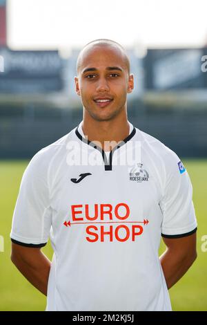 Gino van Kessel, de Roeselare, pose pour photographe lors de la séance photo de la saison 2018-2019 de l'équipe belge de football de deuxième ligue KSV Roeselare, vendredi 19 octobre 2018 à Roeselare. BELGA PHOTO KURT DESPLENTER Banque D'Images