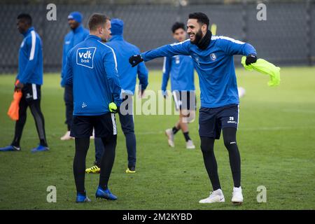 Nicolas Raskin de Gent et Dylan Bronn de Gent photographiés lors d'une session de formation de l'équipe belge de football KAA Gent, mercredi 31 octobre 2018, à Gent. BELGA PHOTO JASPER JACOBS Banque D'Images