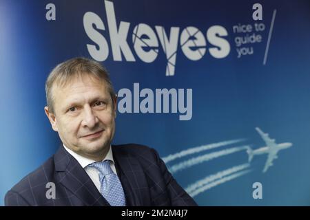 Johan Decuyper, PDG de Belgocontrol, pose avec le logo 'keyess', le nouveau nom de l'organisation de contrôle de la circulation aérienne Belgocontrol, mercredi 07 novembre 2018 à Steenokkerzeel. BELGA PHOTO THIERRY ROGE Banque D'Images