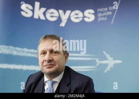 Johan Decuyper, PDG de Belgocontrol, pose avec le logo 'keyess', le nouveau nom de l'organisation de contrôle de la circulation aérienne Belgocontrol, mercredi 07 novembre 2018 à Steenokkerzeel. BELGA PHOTO THIERRY ROGE Banque D'Images