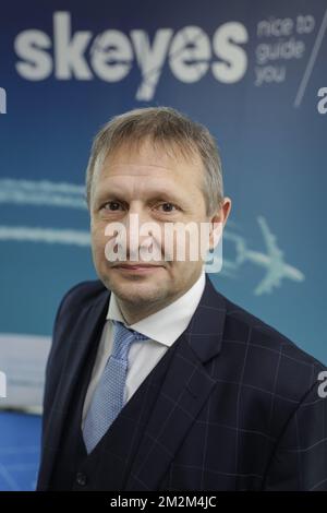 Johan Decuyper, PDG de Belgocontrol, pose avec le logo 'keyess', le nouveau nom de l'organisation de contrôle de la circulation aérienne Belgocontrol, mercredi 07 novembre 2018 à Steenokkerzeel. BELGA PHOTO THIERRY ROGE Banque D'Images